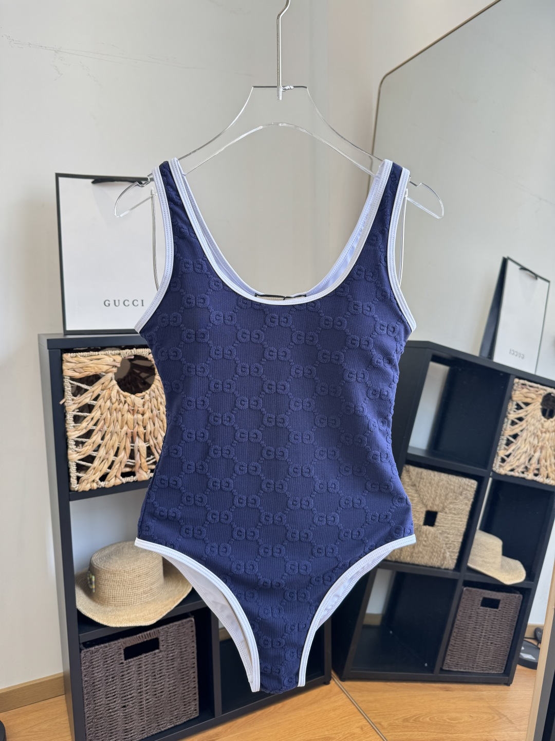 。Gucci古奇连体泳衣👙 上身超级棒！同步各大专柜发售，自然而然呈现时尚感！十分减龄，具有年轻活力。 