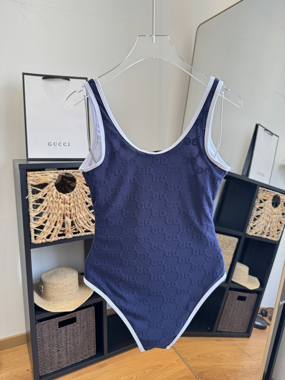 。Gucci古奇连体泳衣👙 上身超级棒！同步各大专柜发售，自然而然呈现时尚感！十分减龄，具有年轻活力。 