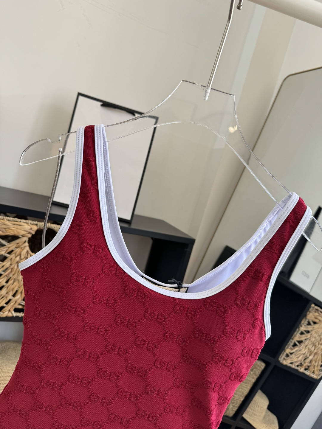 。Gucci古奇连体泳衣👙 上身超级棒！同步各大专柜发售，自然而然呈现时尚感！十分减龄，具有年轻活力。 