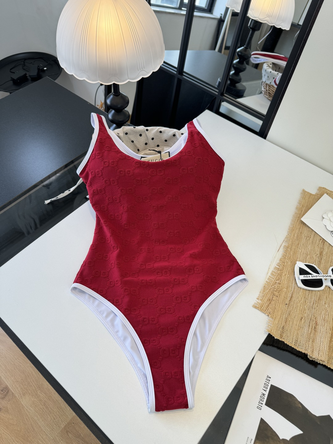 。Gucci古奇连体泳衣👙 上身超级棒！同步各大专柜发售，自然而然呈现时尚感！十分减龄，具有年轻活力。 