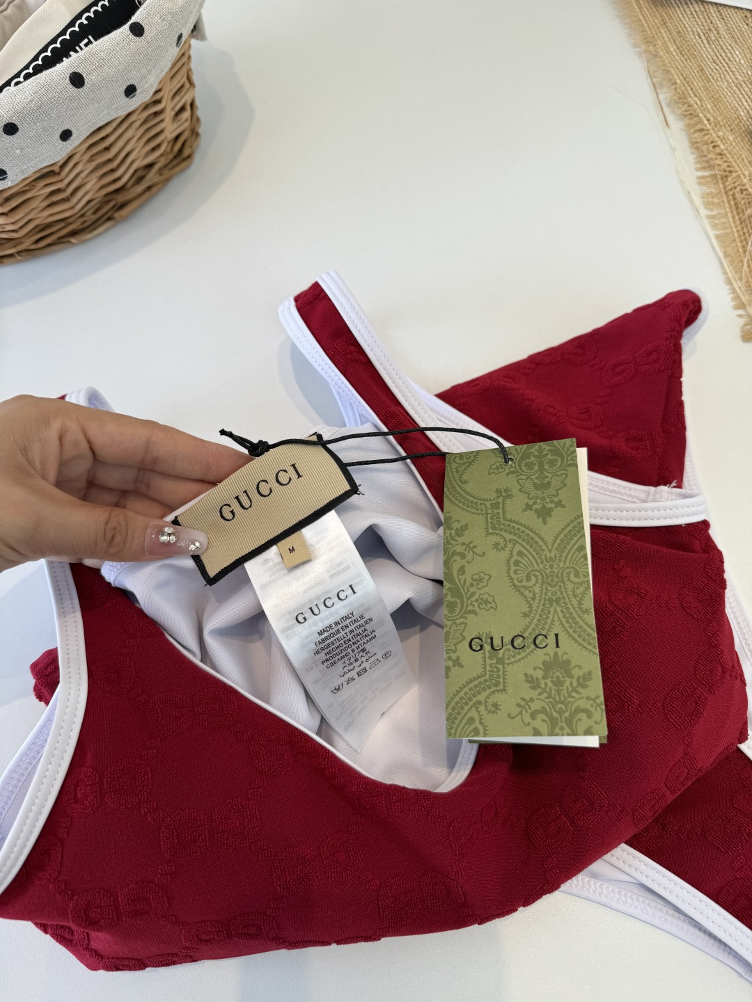 。Gucci古奇连体泳衣👙 上身超级棒！同步各大专柜发售，自然而然呈现时尚感！十分减龄，具有年轻活力。 