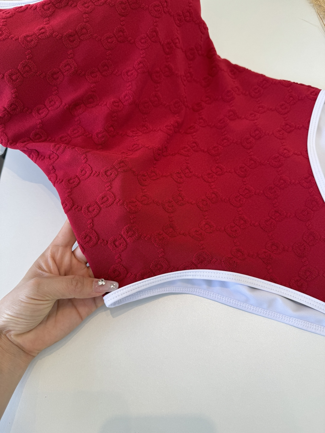 。Gucci古奇连体泳衣👙 上身超级棒！同步各大专柜发售，自然而然呈现时尚感！十分减龄，具有年轻活力。 