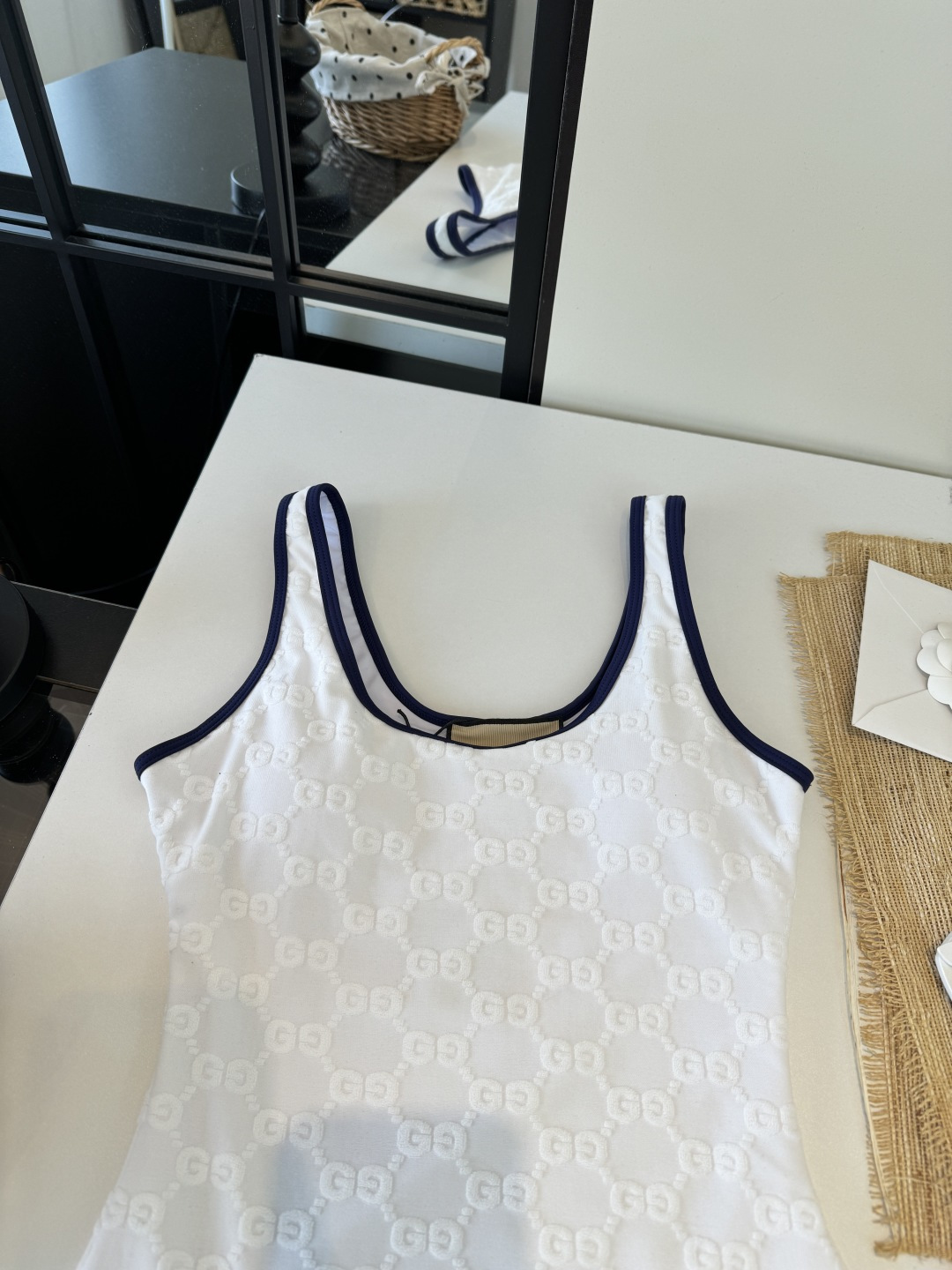 。Gucci古奇连体泳衣👙 上身超级棒！同步各大专柜发售，自然而然呈现时尚感！十分减龄，具有年轻活力。 