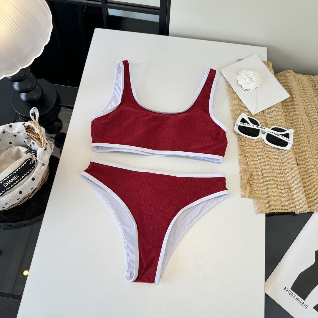 。Gucci古奇分体泳衣👙 上身超级棒！同步各大专柜发售，自然而然呈现时尚感！十分减龄，具有年轻活力。 