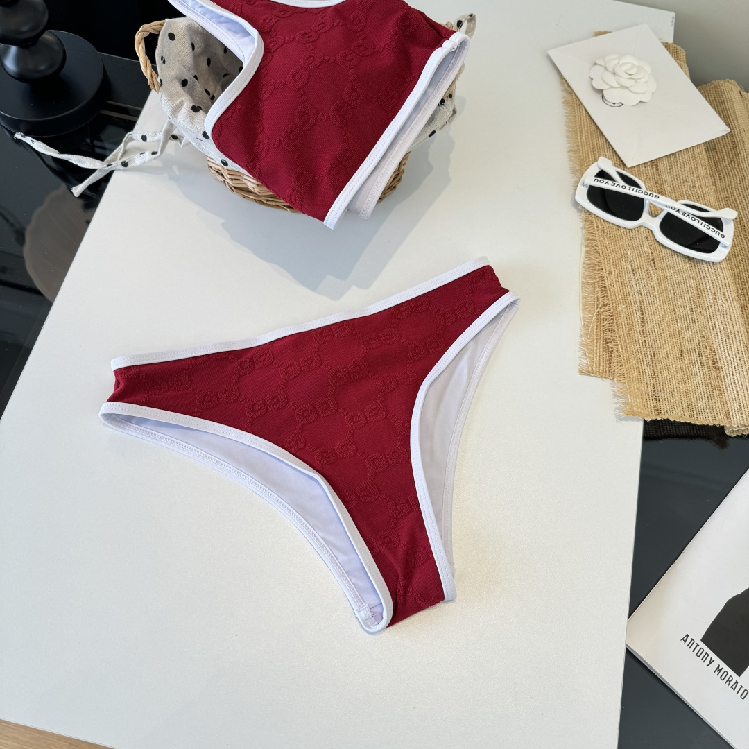 。Gucci古奇分体泳衣👙 上身超级棒！同步各大专柜发售，自然而然呈现时尚感！十分减龄，具有年轻活力。 