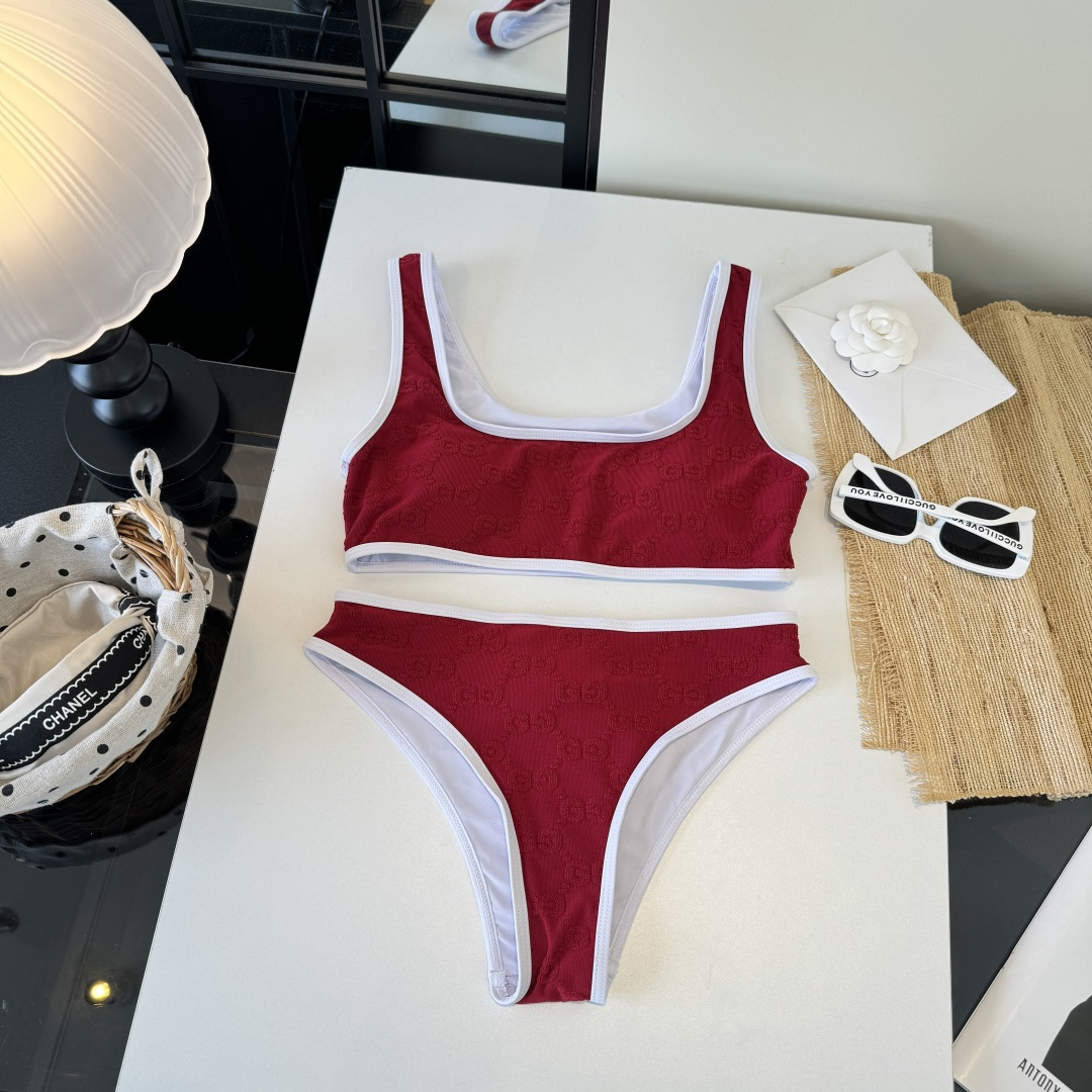 。Gucci古奇分体泳衣👙 上身超级棒！同步各大专柜发售，自然而然呈现时尚感！十分减龄，具有年轻活力。 