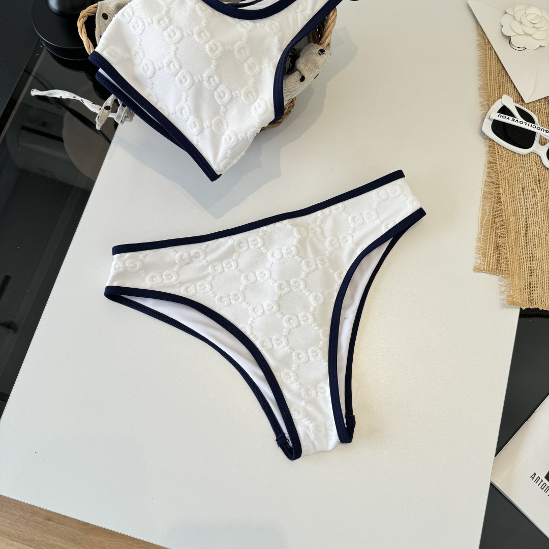 。Gucci古奇分体泳衣👙 上身超级棒！同步各大专柜发售，自然而然呈现时尚感！十分减龄，具有年轻活力。 