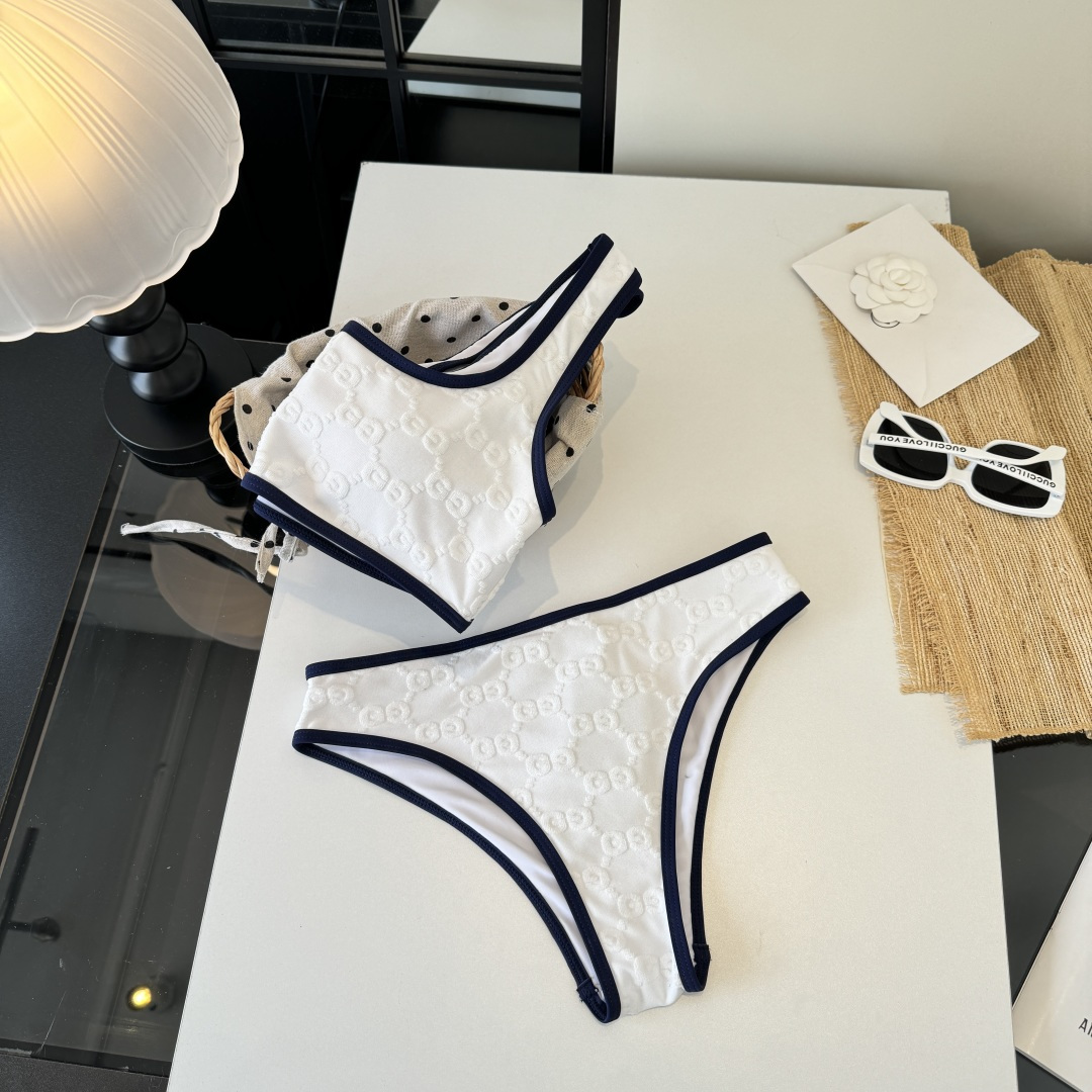 。Gucci古奇分体泳衣👙 上身超级棒！同步各大专柜发售，自然而然呈现时尚感！十分减龄，具有年轻活力。 
