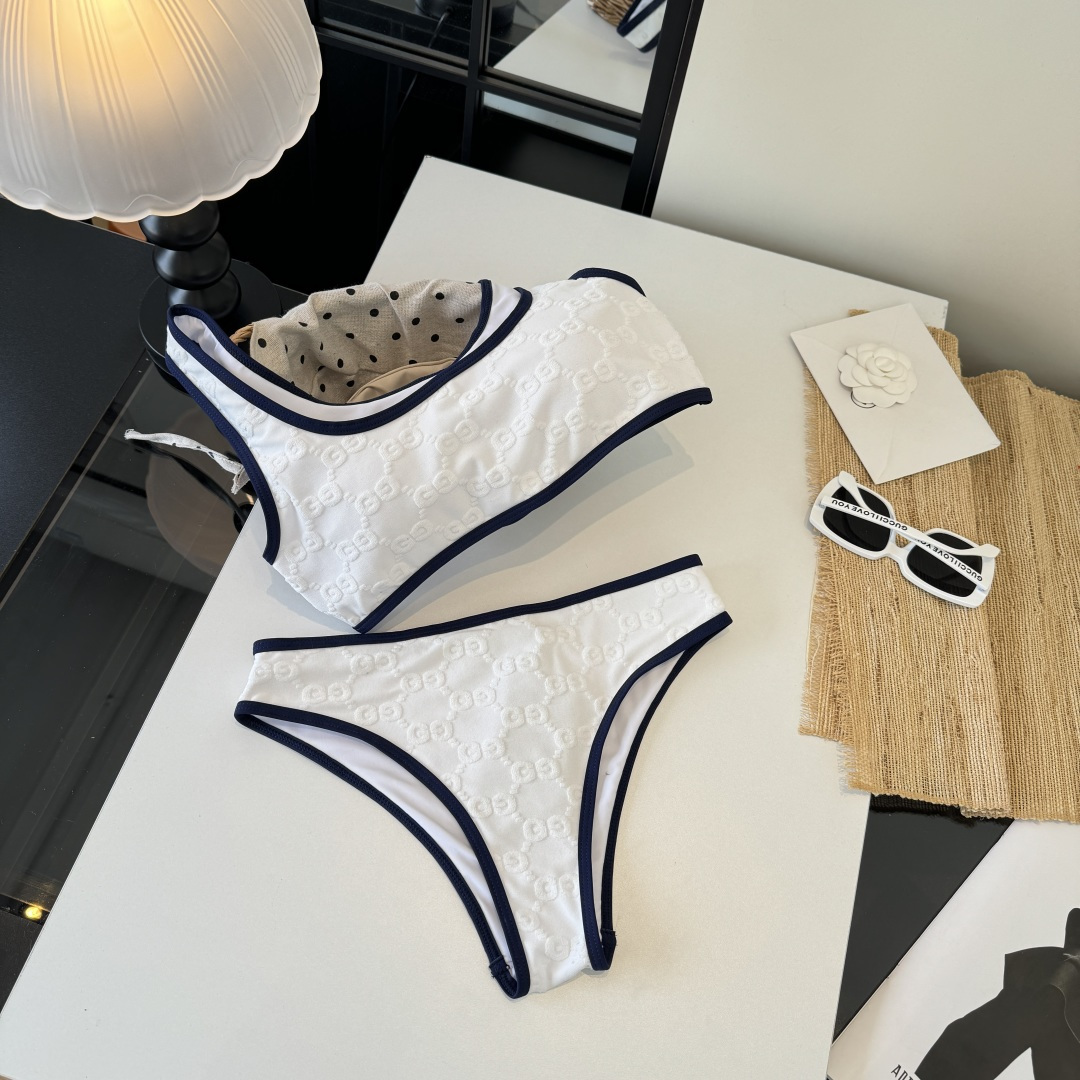 。Gucci古奇分体泳衣👙 上身超级棒！同步各大专柜发售，自然而然呈现时尚感！十分减龄，具有年轻活力。 