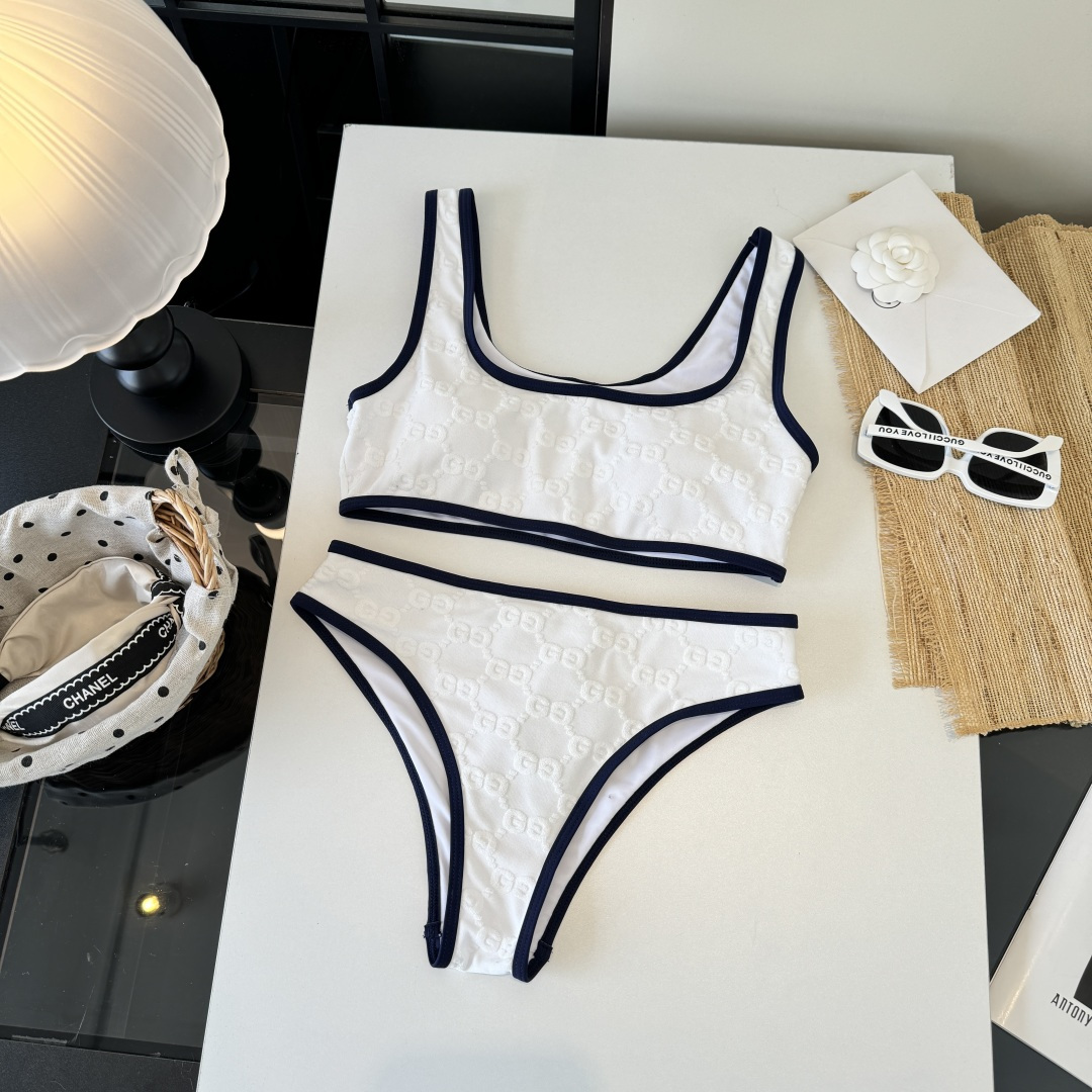 。Gucci古奇分体泳衣👙 上身超级棒！同步各大专柜发售，自然而然呈现时尚感！十分减龄，具有年轻活力。 