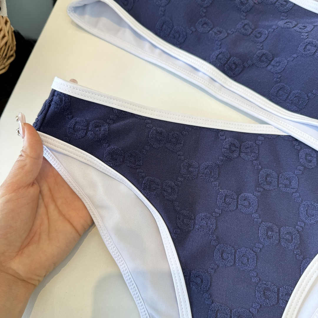 。Gucci古奇分体泳衣👙 上身超级棒！同步各大专柜发售，自然而然呈现时尚感！十分减龄，具有年轻活力。 