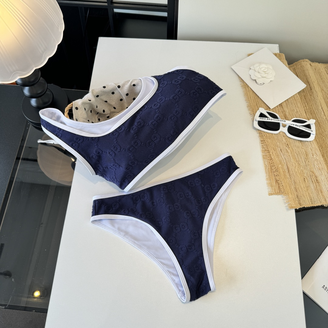。Gucci古奇分体泳衣👙 上身超级棒！同步各大专柜发售，自然而然呈现时尚感！十分减龄，具有年轻活力。 