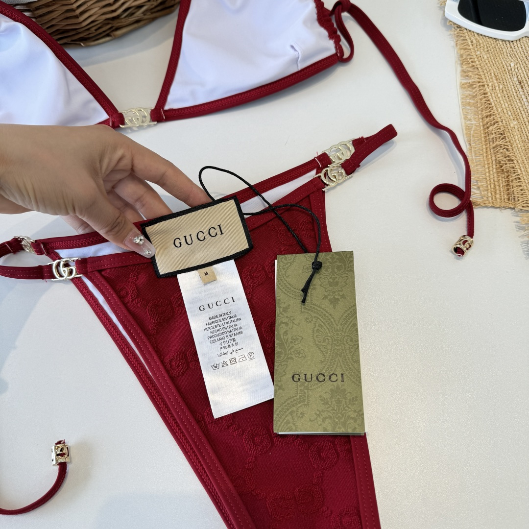 Gucci古奇分体泳衣👙 上身超级棒！同步各大专柜发售，自然而然呈现时尚感！十分减龄，具有年轻活力。 码