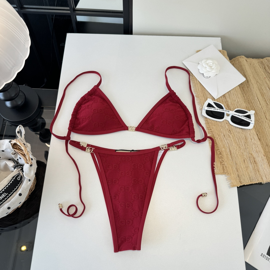 Gucci古奇分体泳衣👙 上身超级棒！同步各大专柜发售，自然而然呈现时尚感！十分减龄，具有年轻活力。 码