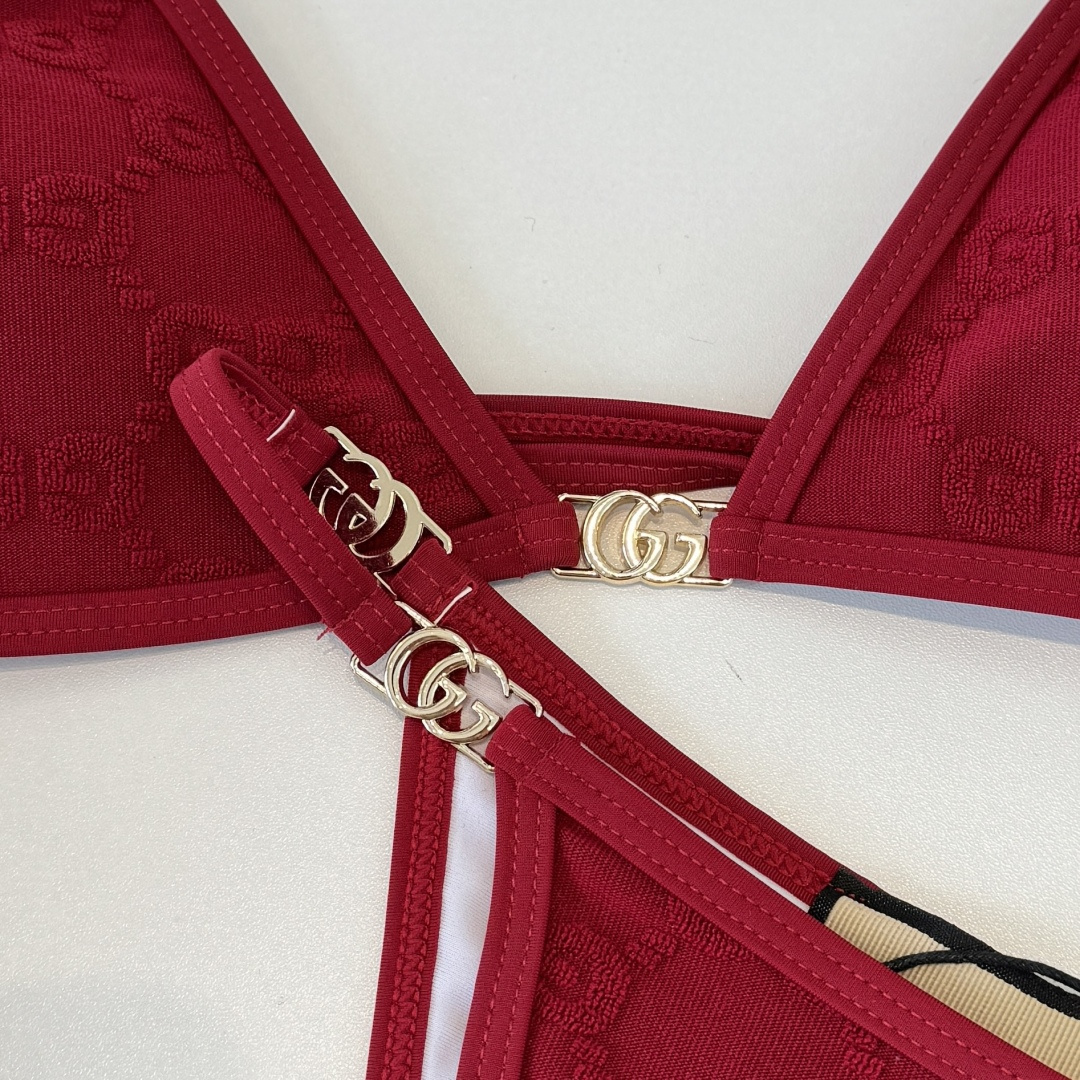 Gucci古奇分体泳衣👙 上身超级棒！同步各大专柜发售，自然而然呈现时尚感！十分减龄，具有年轻活力。 码