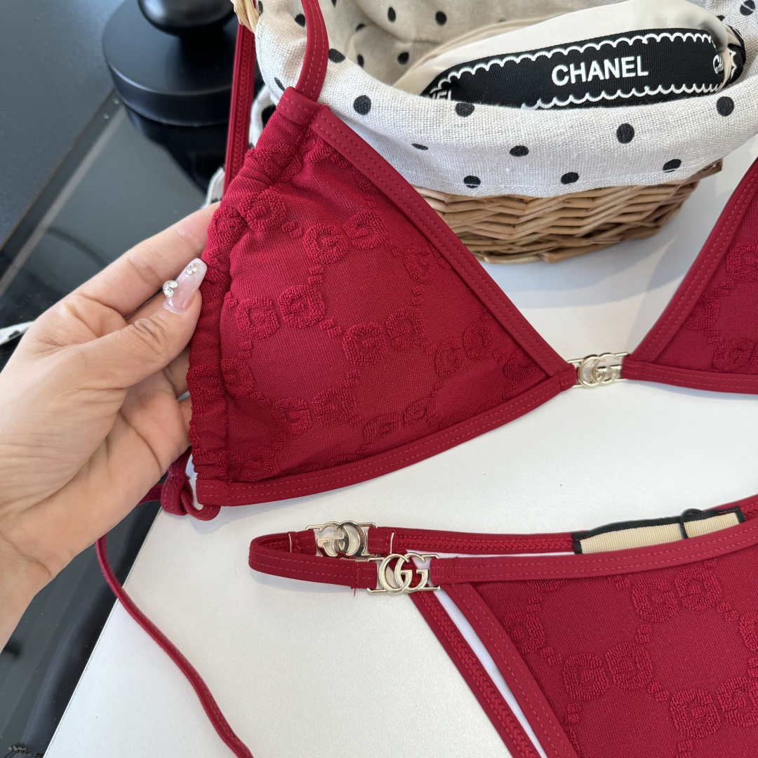 Gucci古奇分体泳衣👙 上身超级棒！同步各大专柜发售，自然而然呈现时尚感！十分减龄，具有年轻活力。 码