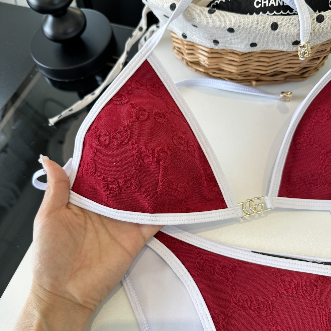 Gucci古奇分体泳衣👙 上身超级棒！同步各大专柜发售，自然而然呈现时尚感！十分减龄，具有年轻活力。 码