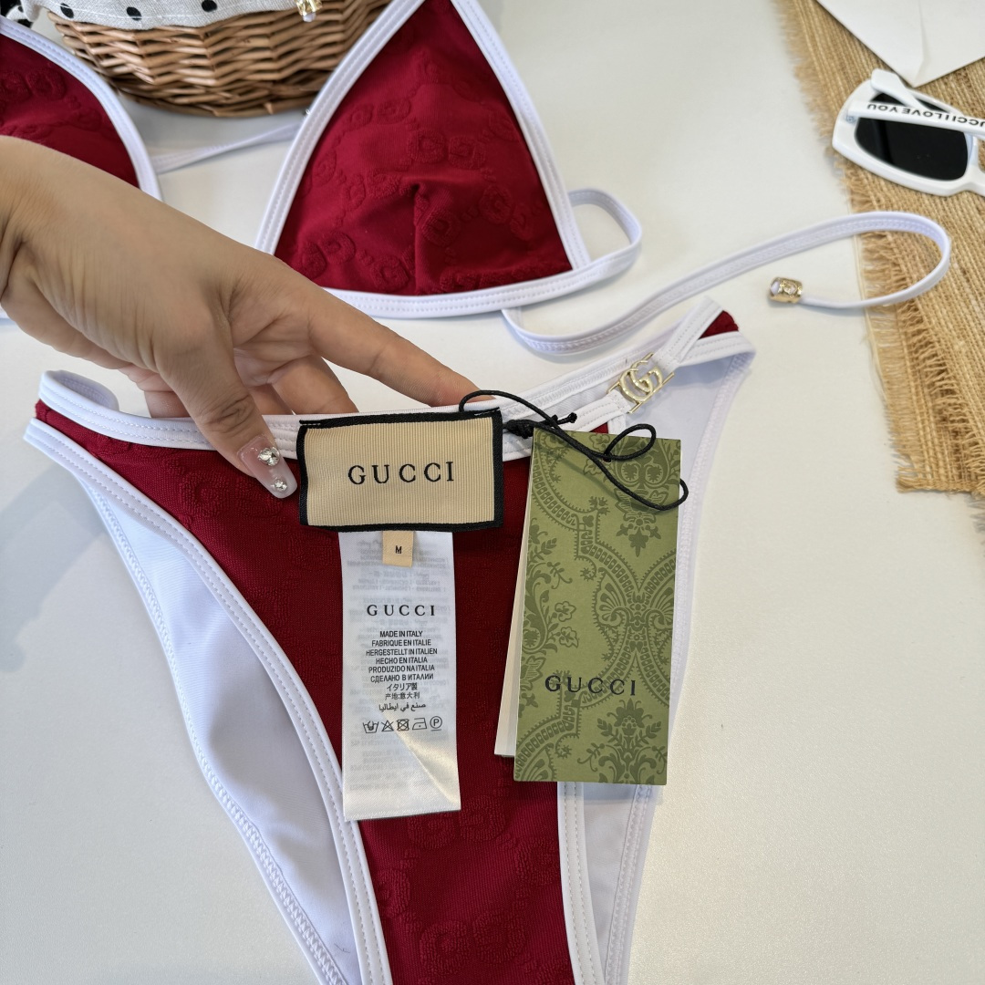 Gucci古奇分体泳衣👙 上身超级棒！同步各大专柜发售，自然而然呈现时尚感！十分减龄，具有年轻活力。 码