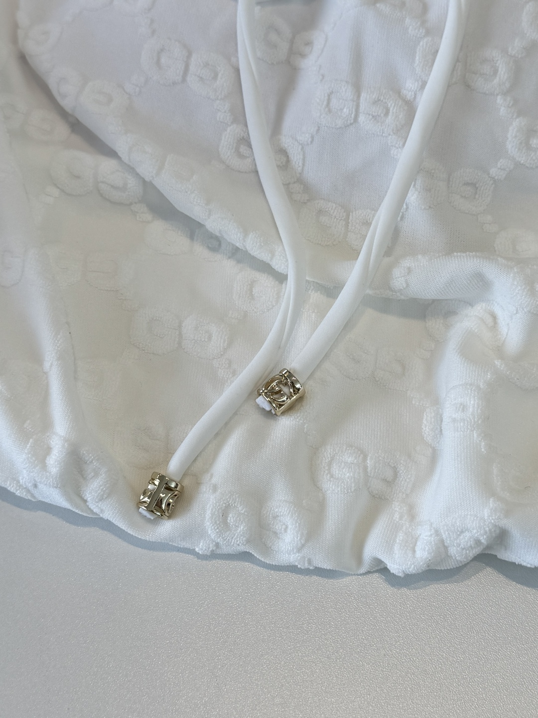 。Gucci古奇连体泳衣👙 上身超级棒！同步各大专柜发售，自然而然呈现时尚感！十分减龄，具有年轻活力。 