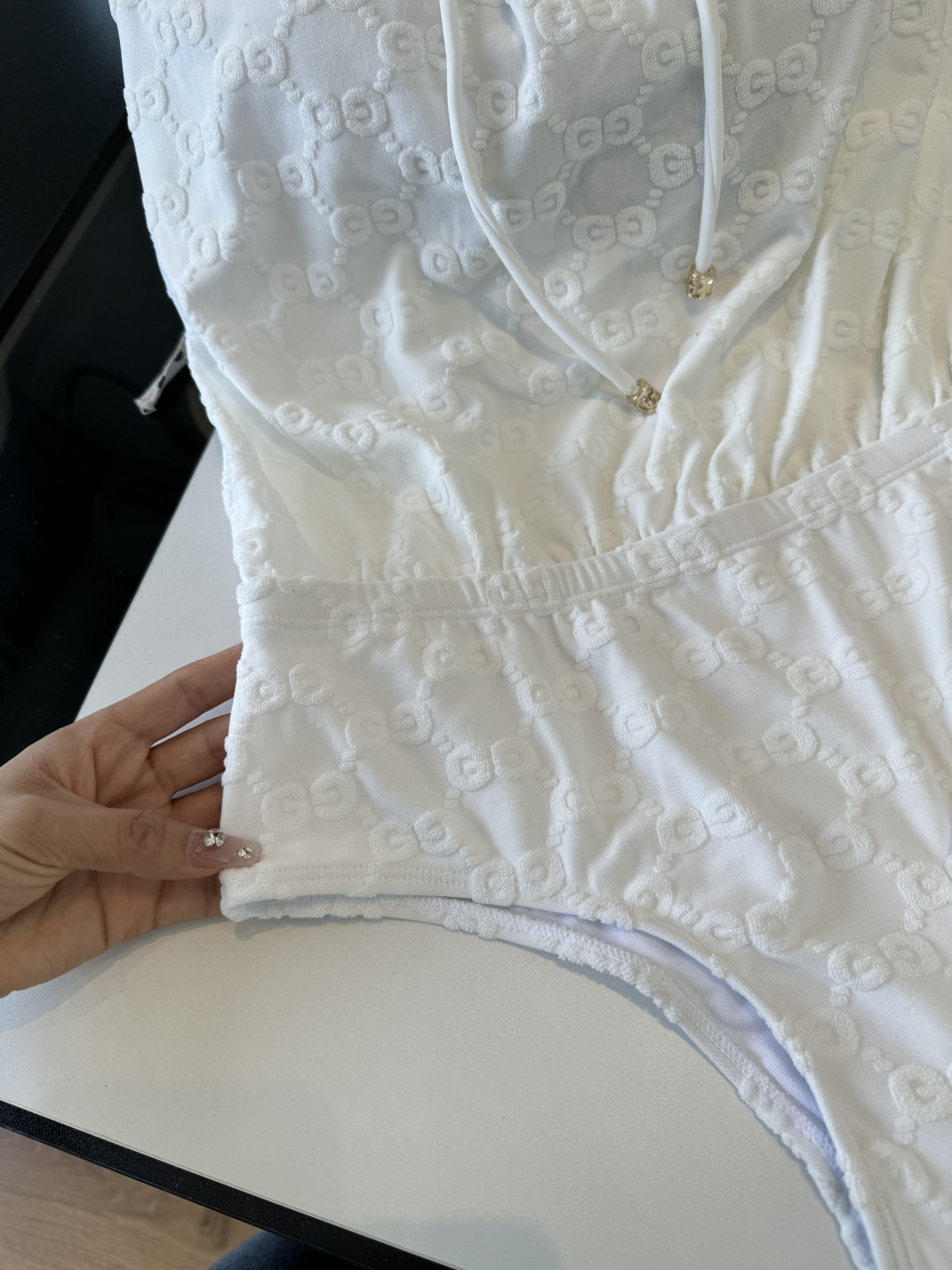 。Gucci古奇连体泳衣👙 上身超级棒！同步各大专柜发售，自然而然呈现时尚感！十分减龄，具有年轻活力。 