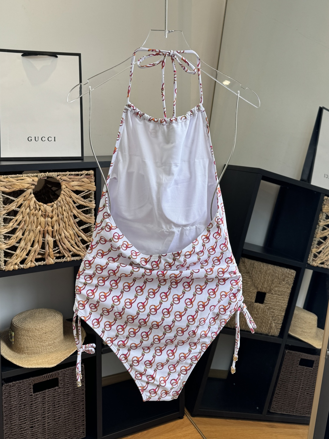 。Gucci古奇连体泳衣👙 上身超级棒！同步各大专柜发售，自然而然呈现时尚感！十分减龄，具有年轻活力。 