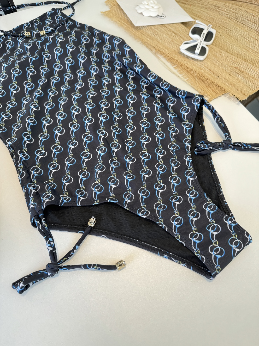 。Gucci古奇连体泳衣👙 上身超级棒！同步各大专柜发售，自然而然呈现时尚感！十分减龄，具有年轻活力。 