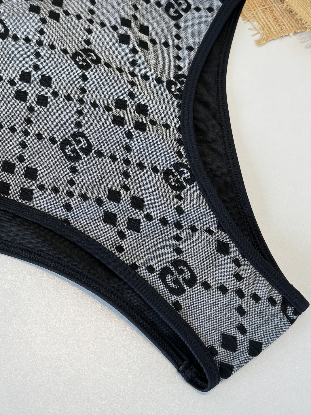 。Gucci古奇连体泳衣👙 上身超级棒！同步各大专柜发售，自然而然呈现时尚感！十分减龄，具有年轻活力。 