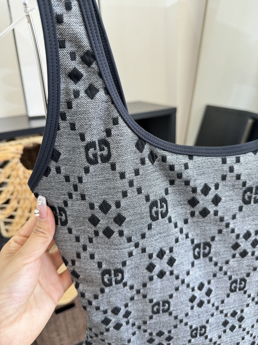 。Gucci古奇连体泳衣👙 上身超级棒！同步各大专柜发售，自然而然呈现时尚感！十分减龄，具有年轻活力。 