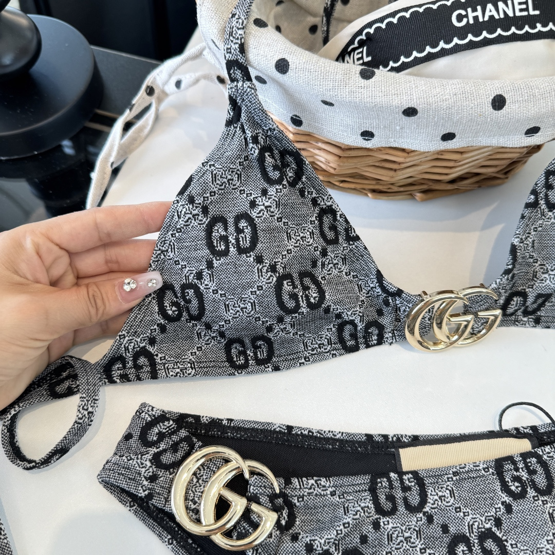 。Gucci古奇分体比基尼泳衣👙 上身超级棒！同步各大专柜发售，自然而然呈现时尚感！十分减龄，具有年轻活