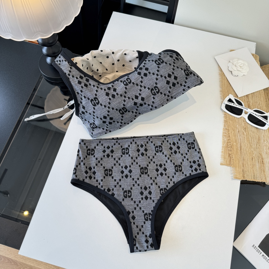 。Gucci古奇分体比基尼泳衣👙 上身超级棒！同步各大专柜发售，自然而然呈现时尚感！十分减龄，具有年轻活