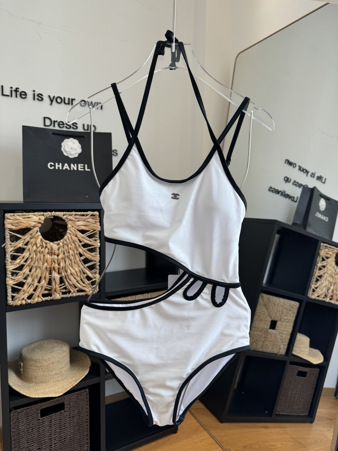 。Chanel香奈儿新款连体比基尼泳衣S M L XL