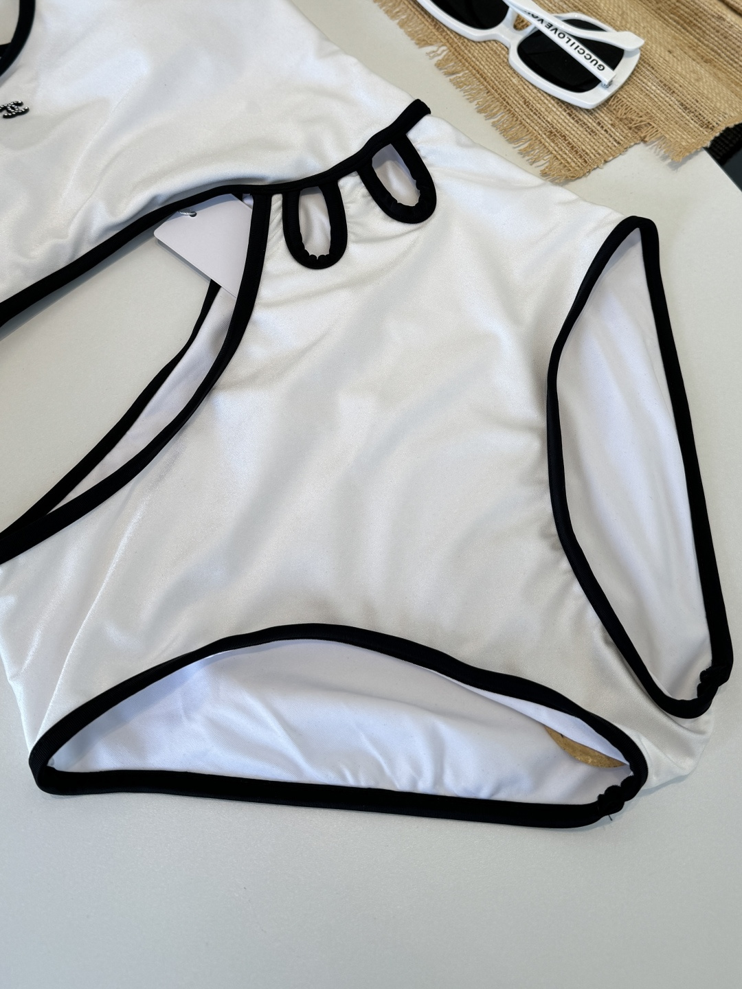 。Chanel香奈儿新款连体比基尼泳衣S M L XL