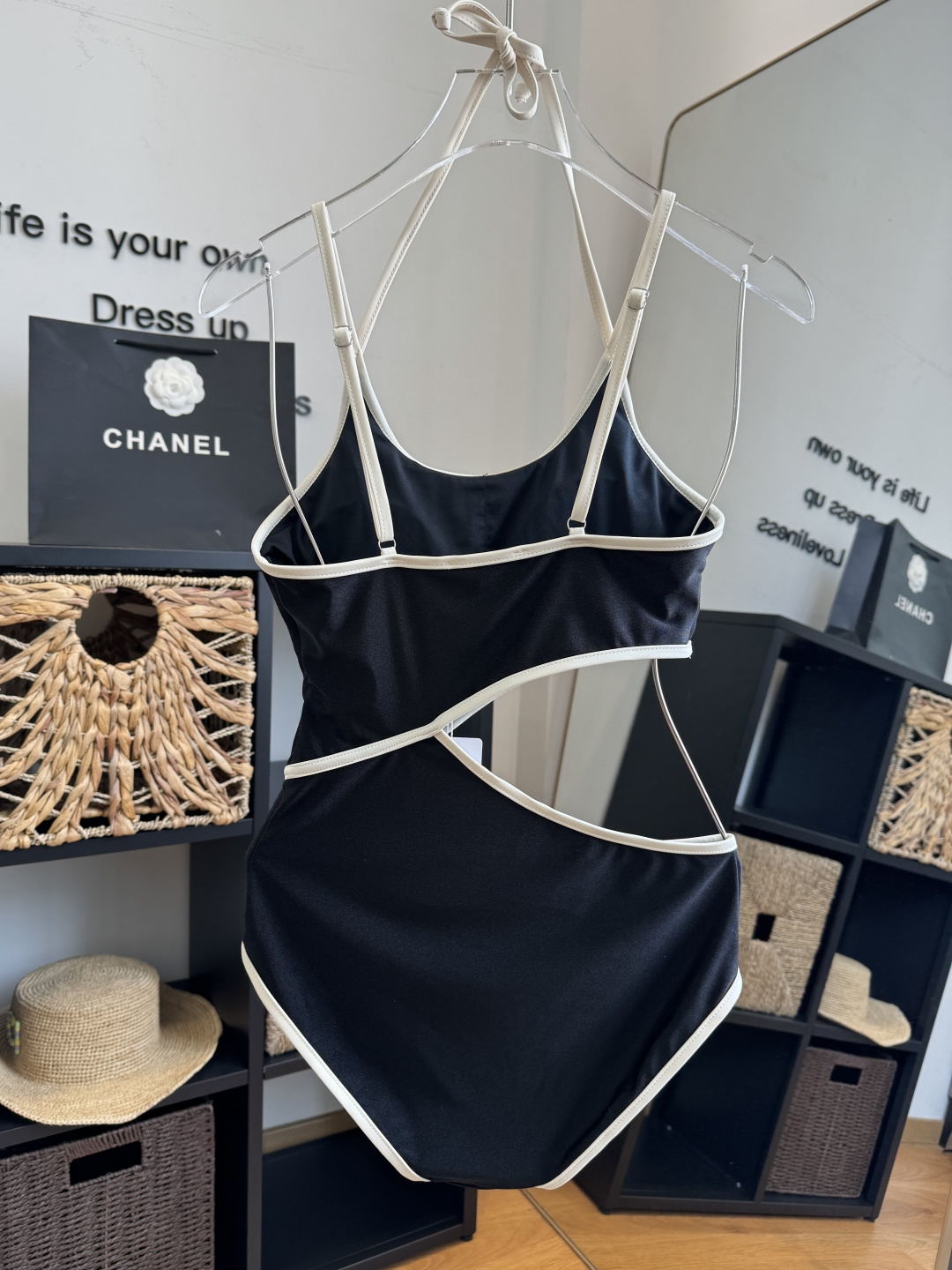 。Chanel香奈儿新款连体比基尼泳衣S M L XL