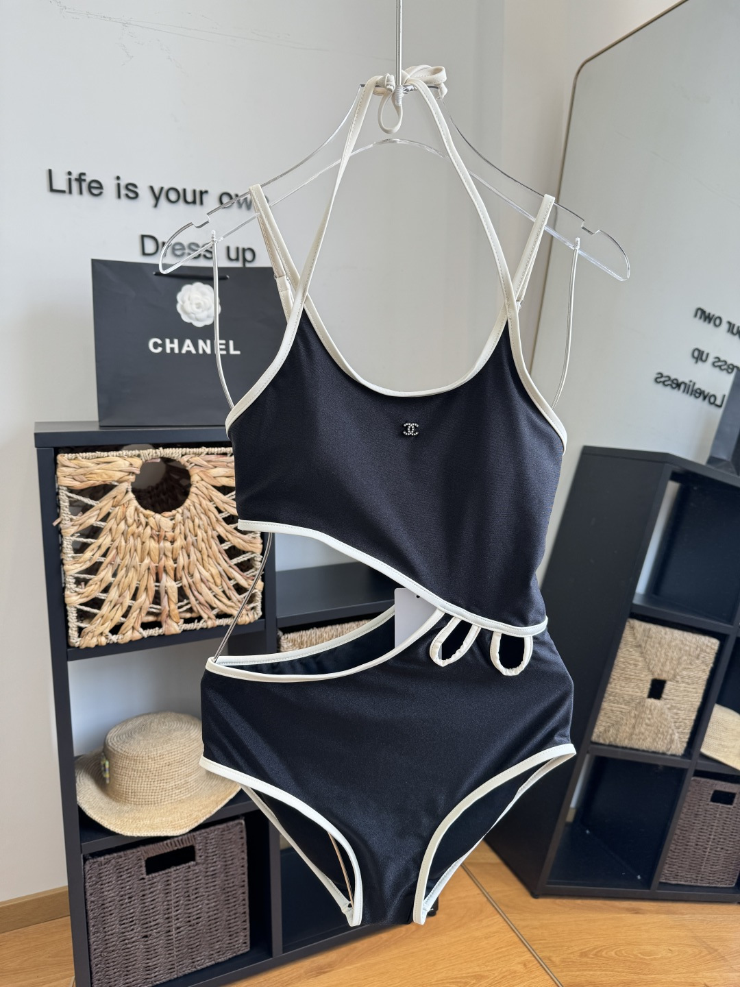 。Chanel香奈儿新款连体比基尼泳衣S M L XL