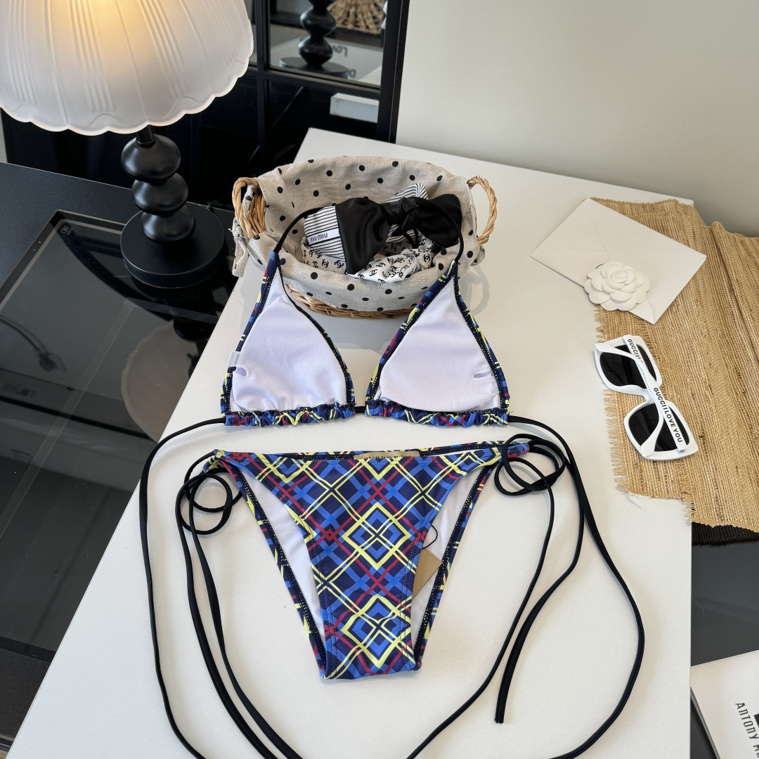 。Burberry巴宝莉分体比基尼👙泳衣，S M L XL