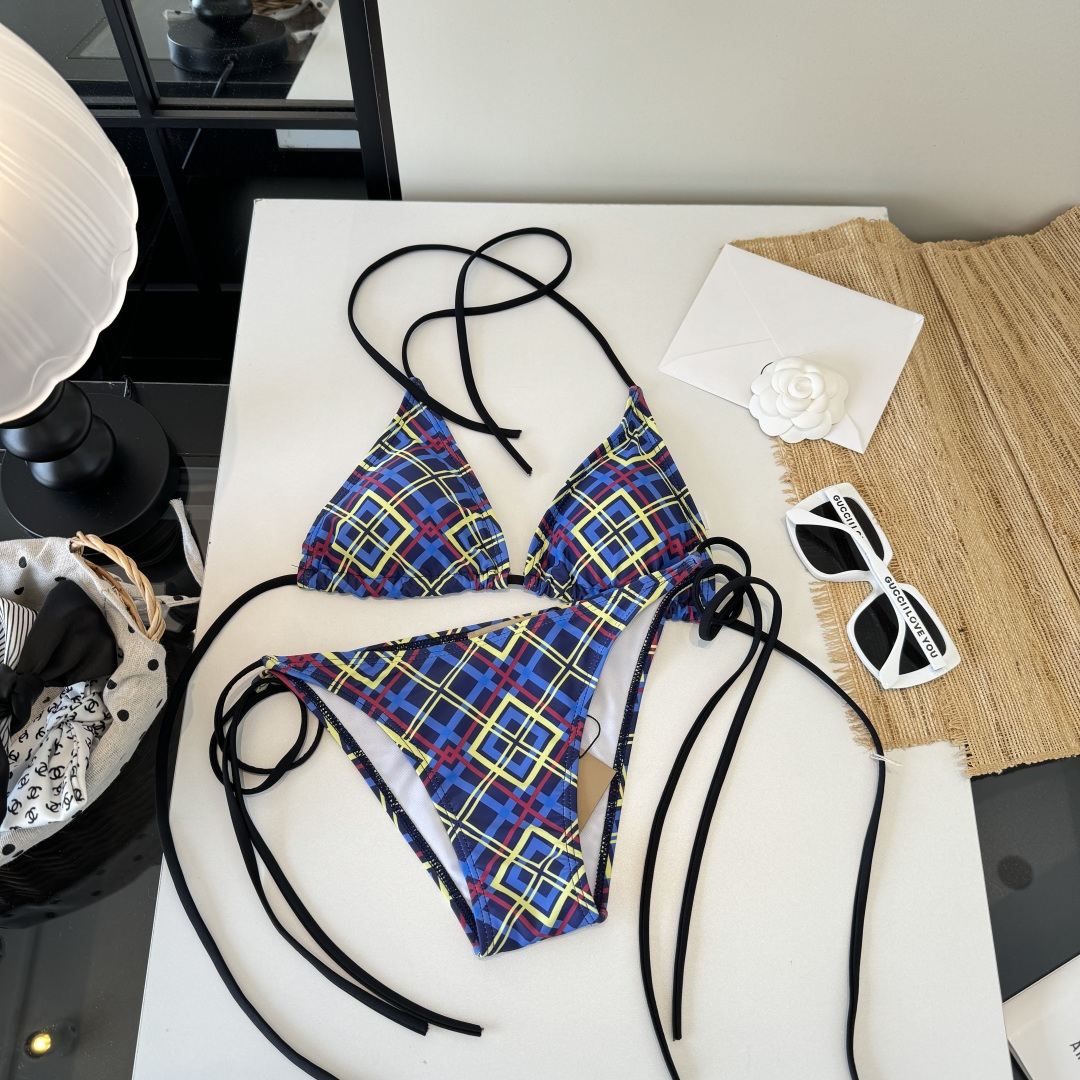 。Burberry巴宝莉分体比基尼👙泳衣，S M L XL
