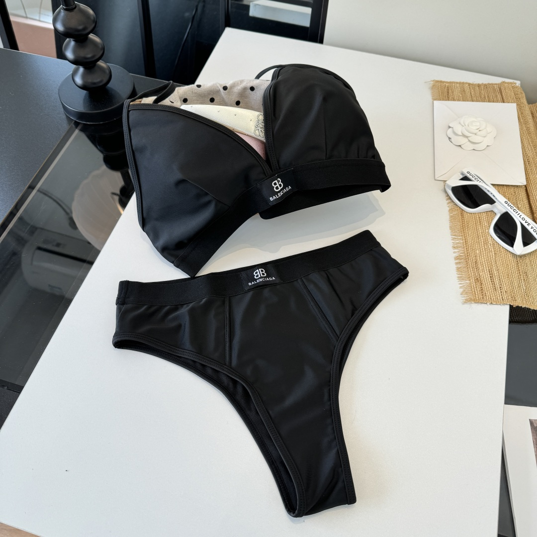 。巴黎世家比基尼👙❤️😍🥰适合多种场景的游泳衣🏊‍♀️海边 游泳池 温泉 水上乐园 漂流都可以😌内搭外穿