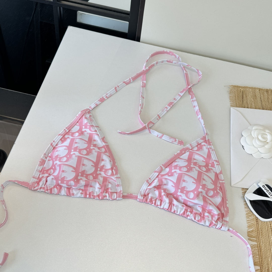 。Dior迪奥比基尼👙❤️😍🥰适合多种场景的游泳衣🏊‍♀️海边 游泳池 温泉 水上乐园 漂流都可以😌内搭