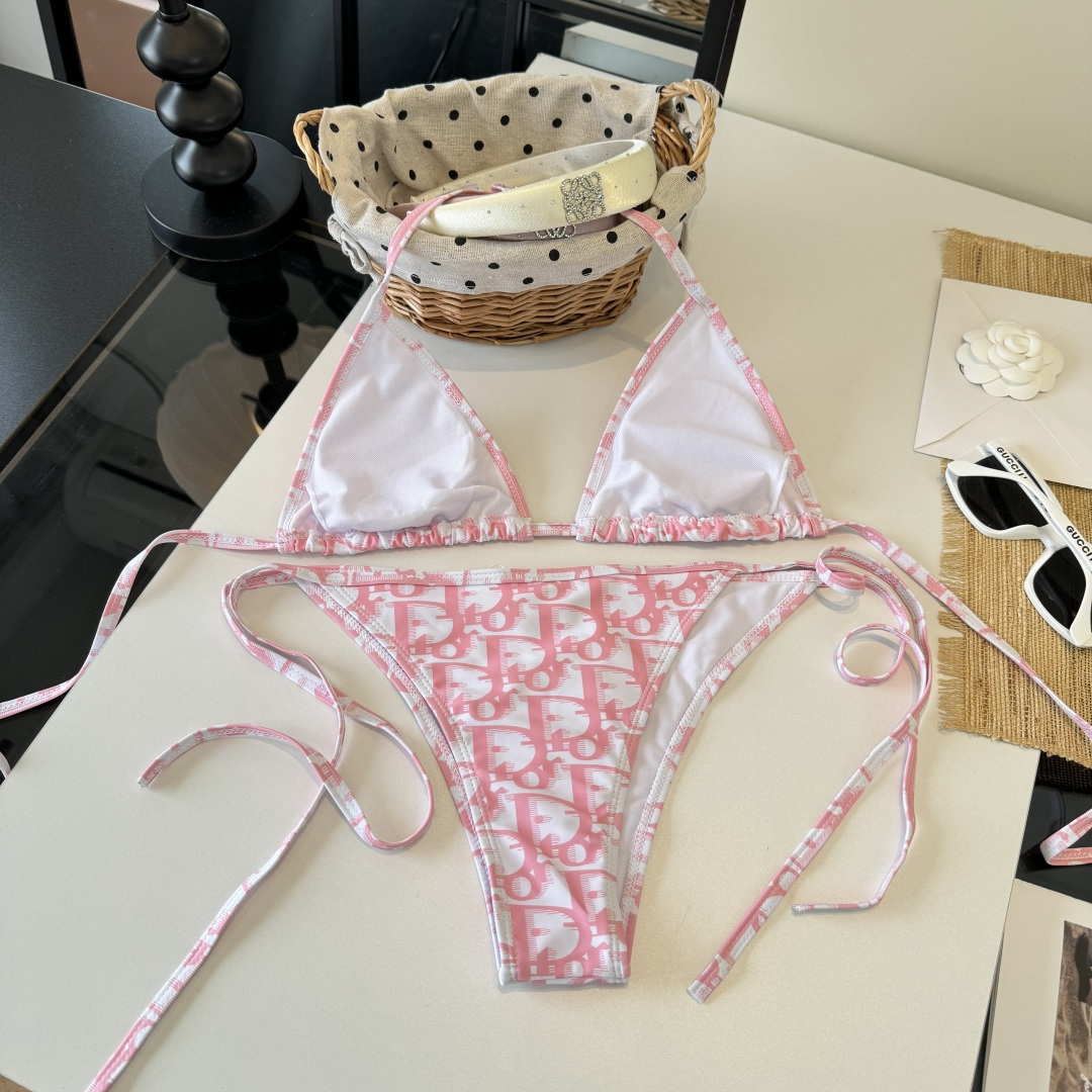 。Dior迪奥比基尼👙❤️😍🥰适合多种场景的游泳衣🏊‍♀️海边 游泳池 温泉 水上乐园 漂流都可以😌内搭