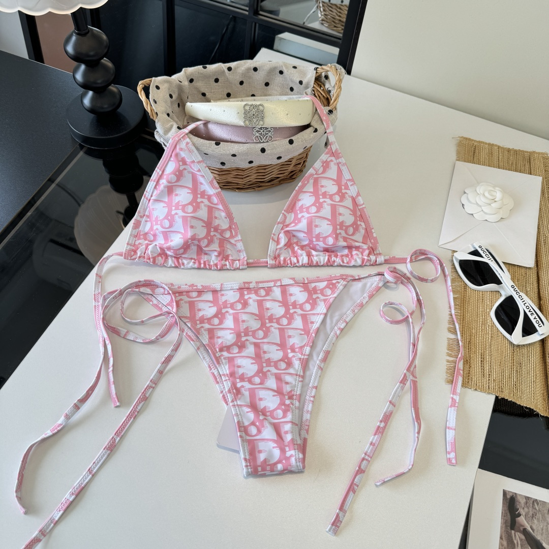 。Dior迪奥比基尼👙❤️😍🥰适合多种场景的游泳衣🏊‍♀️海边 游泳池 温泉 水上乐园 漂流都可以😌内搭