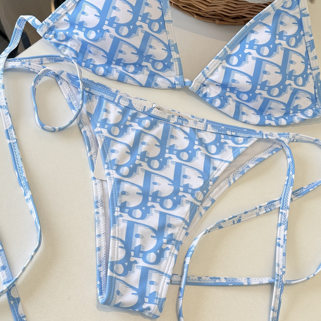 。Dior迪奥比基尼👙❤️😍🥰适合多种场景的游泳衣🏊‍♀️海边 游泳池 温泉 水上乐园 漂流都可以😌内搭