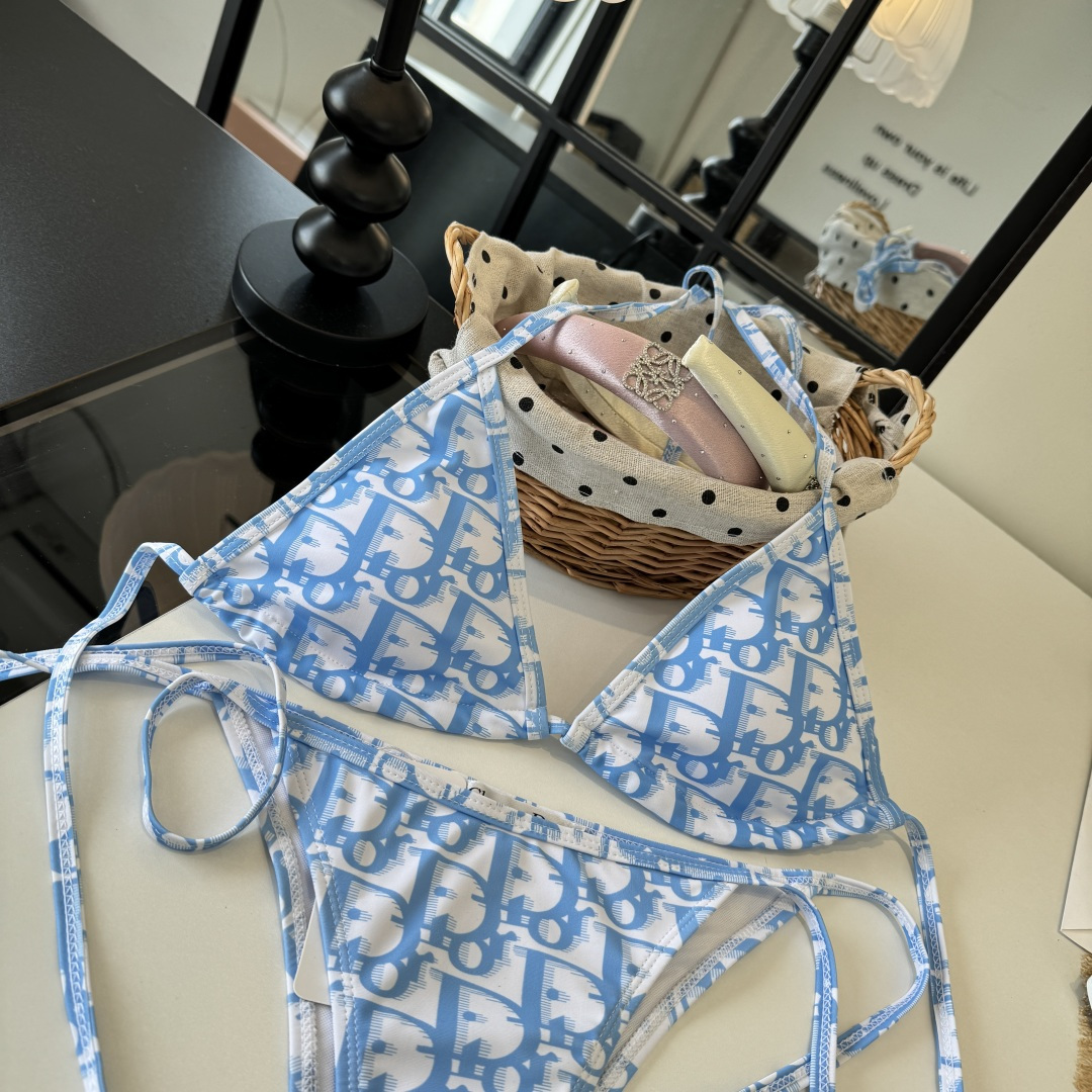 。Dior迪奥比基尼👙❤️😍🥰适合多种场景的游泳衣🏊‍♀️海边 游泳池 温泉 水上乐园 漂流都可以😌内搭