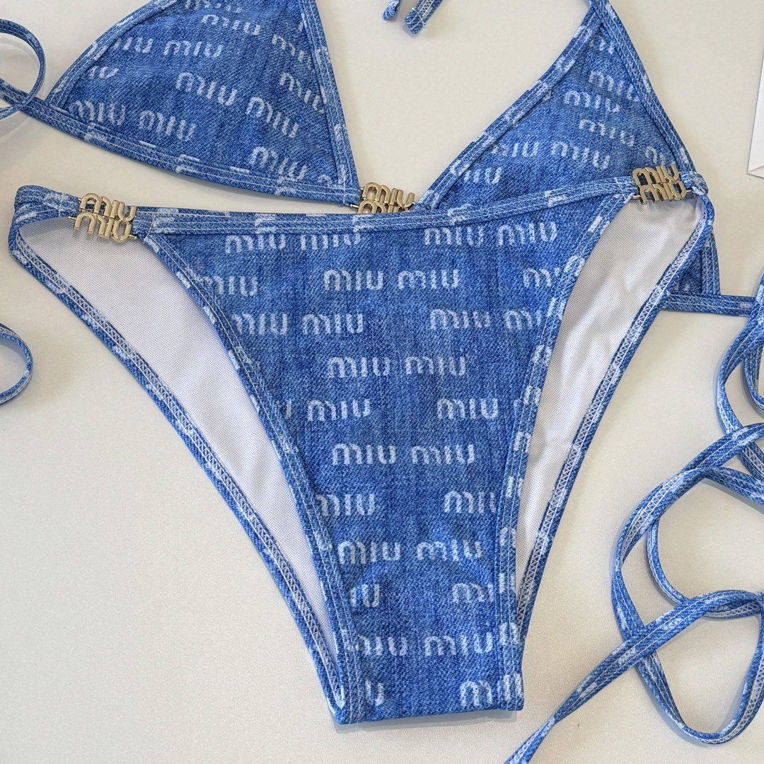 。 miumiu缪缪新款比基尼😍🥰适合多种场景的游泳衣🏊‍♀️海边 游泳池 温泉 水上乐园 漂流都可以😌