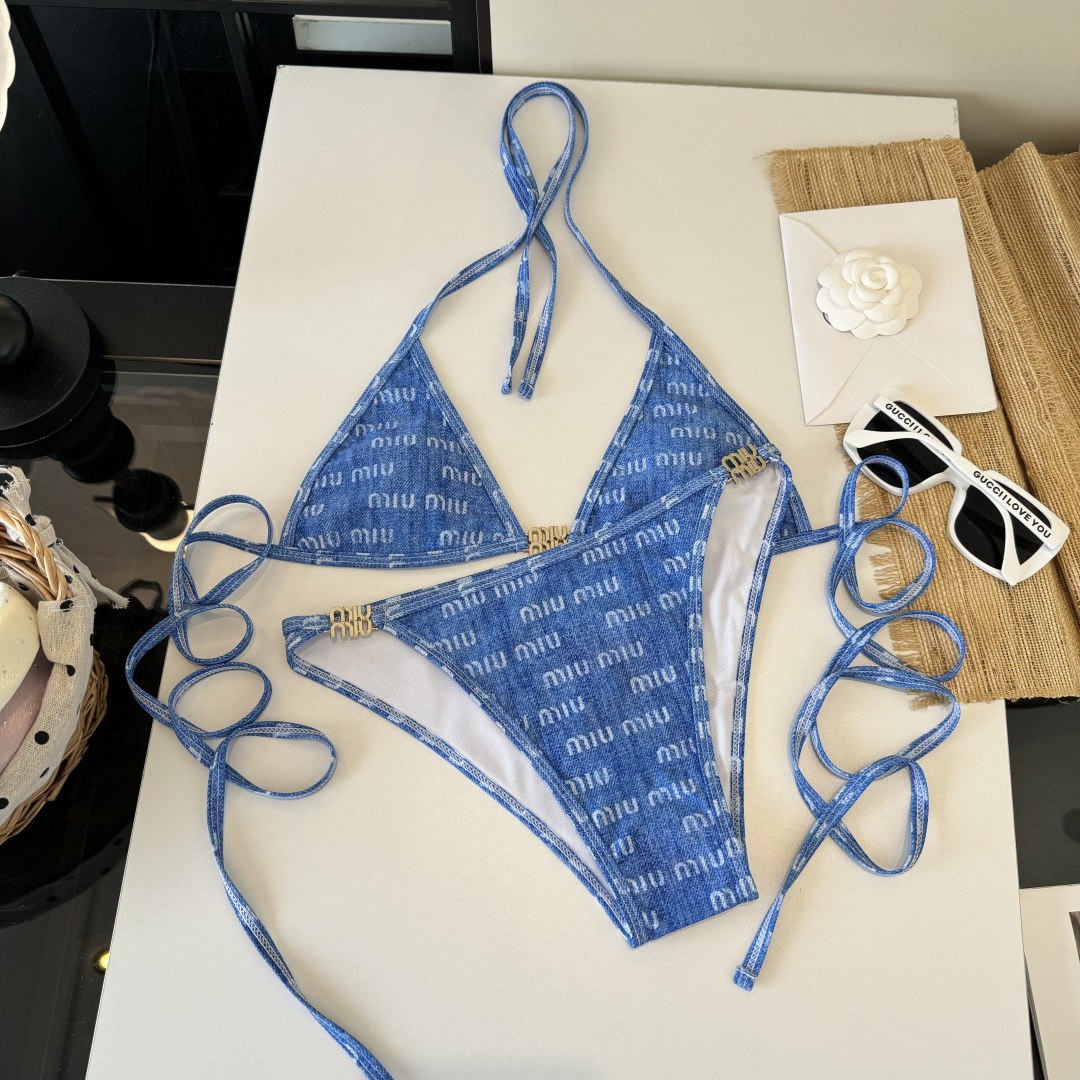 。 miumiu缪缪新款比基尼😍🥰适合多种场景的游泳衣🏊‍♀️海边 游泳池 温泉 水上乐园 漂流都可以😌