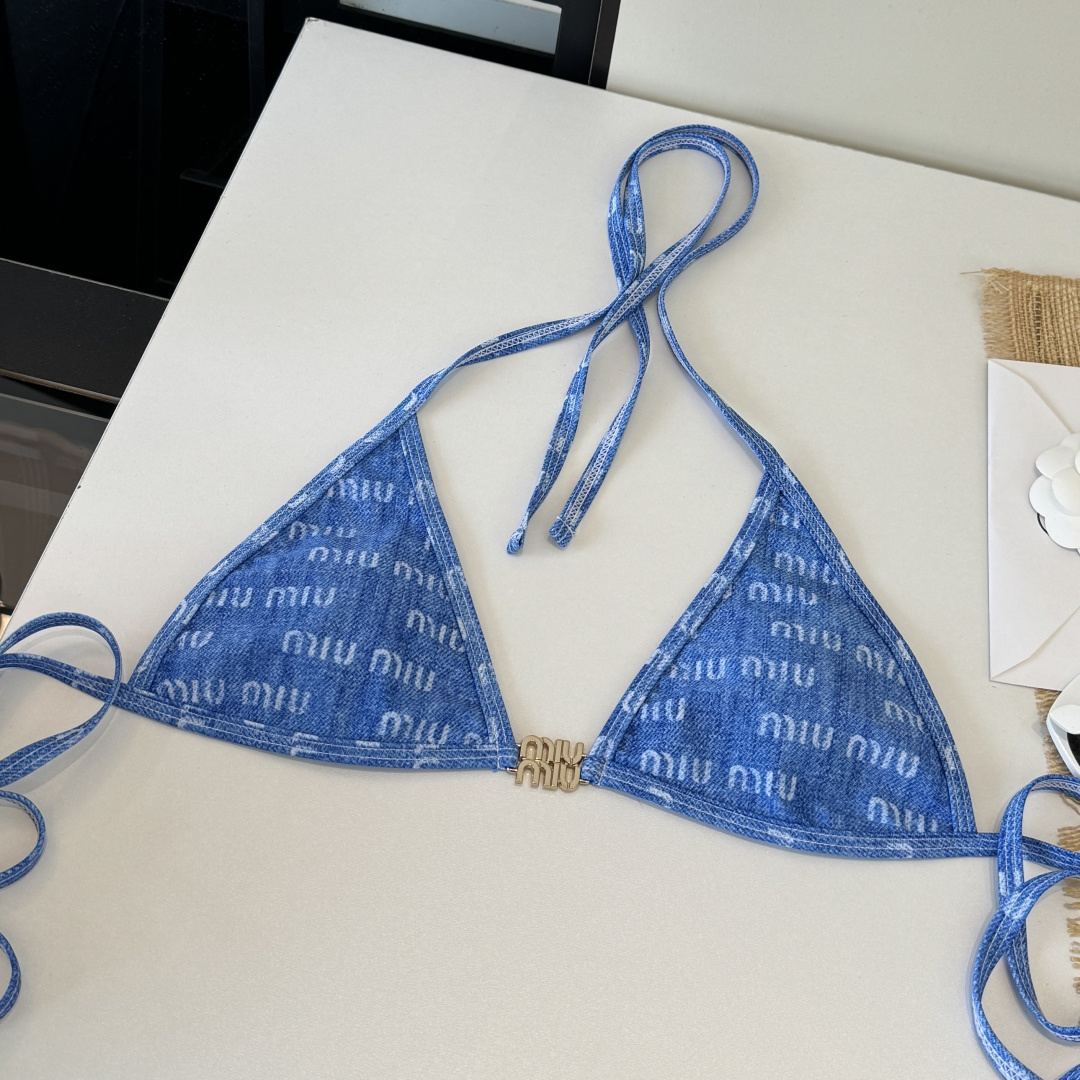 。 miumiu缪缪新款比基尼😍🥰适合多种场景的游泳衣🏊‍♀️海边 游泳池 温泉 水上乐园 漂流都可以😌