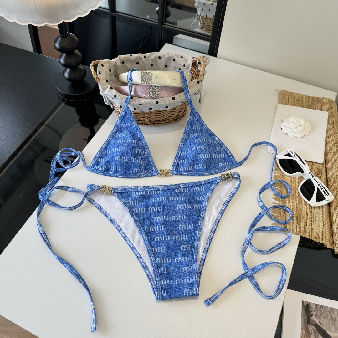 。 miumiu缪缪新款比基尼😍🥰适合多种场景的游泳衣🏊‍♀️海边 游泳池 温泉 水上乐园 漂流都可以😌