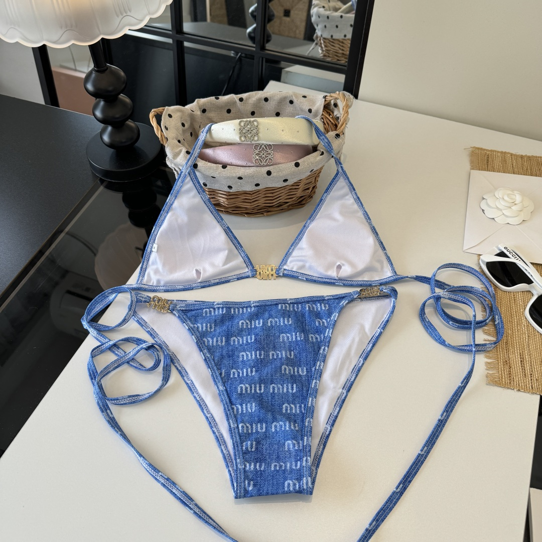 。 miumiu缪缪新款比基尼😍🥰适合多种场景的游泳衣🏊‍♀️海边 游泳池 温泉 水上乐园 漂流都可以😌