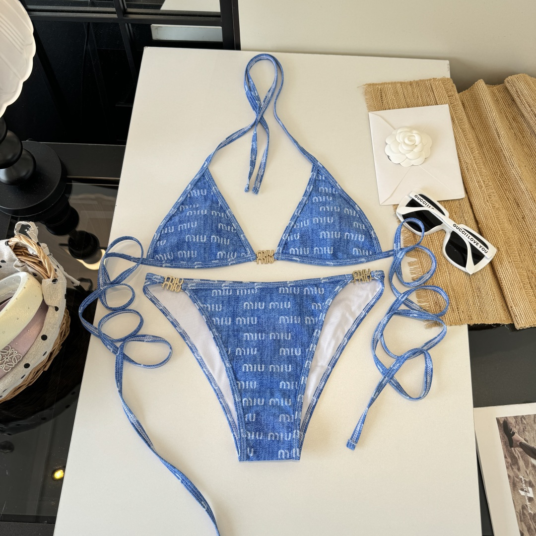 。 miumiu缪缪新款比基尼😍🥰适合多种场景的游泳衣🏊‍♀️海边 游泳池 温泉 水上乐园 漂流都可以😌