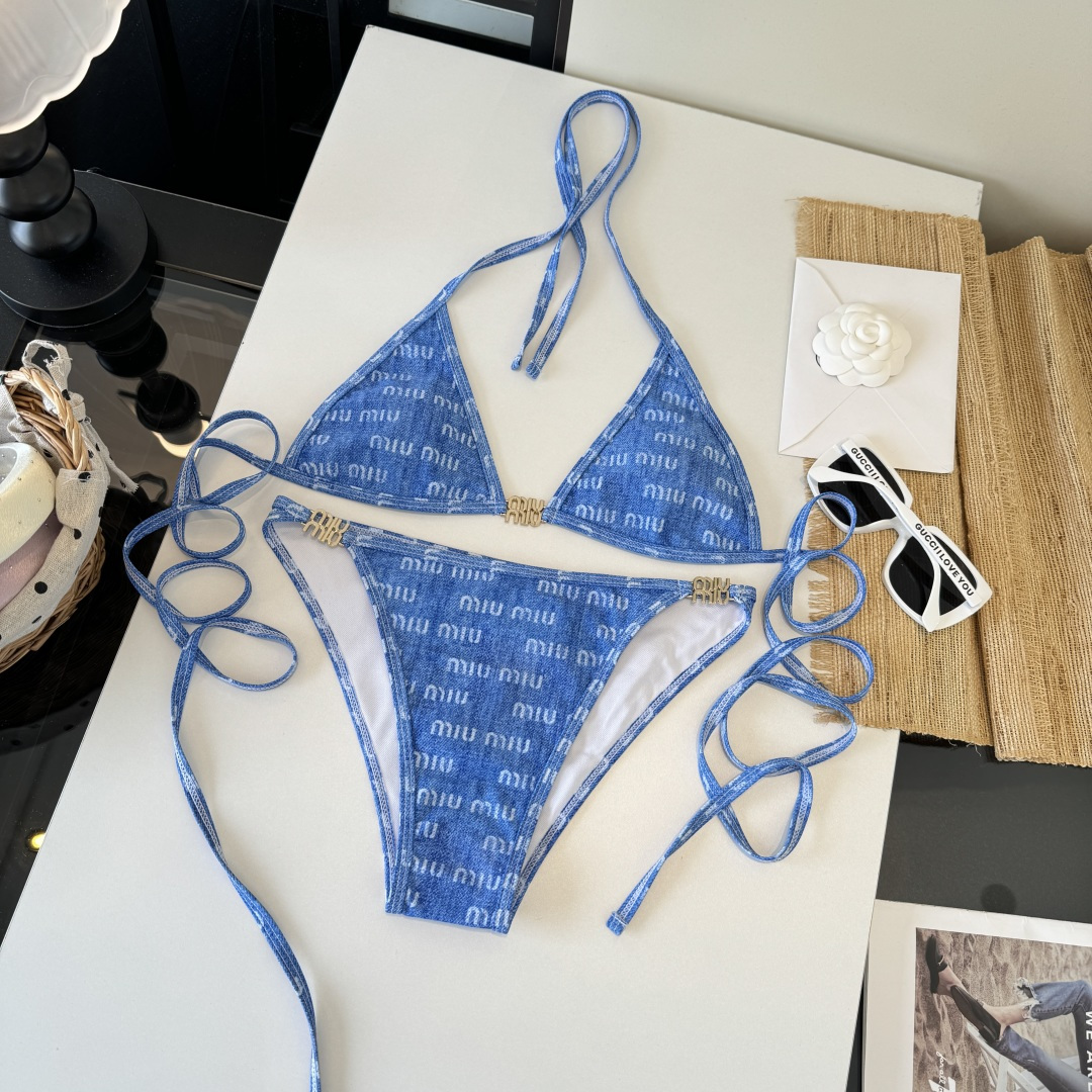 。 miumiu缪缪新款比基尼😍🥰适合多种场景的游泳衣🏊‍♀️海边 游泳池 温泉 水上乐园 漂流都可以😌