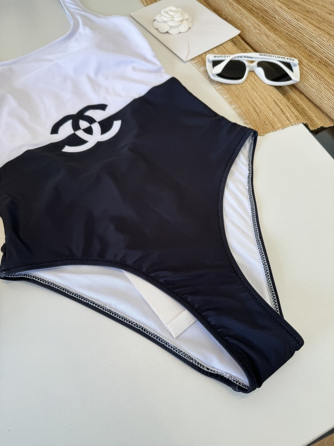 。Chanel香奈儿新款带钢圈连体泳衣👙❤️😍🥰适合多种场景的游泳衣🏊‍♀️海边 游泳池 温泉 水上乐园
